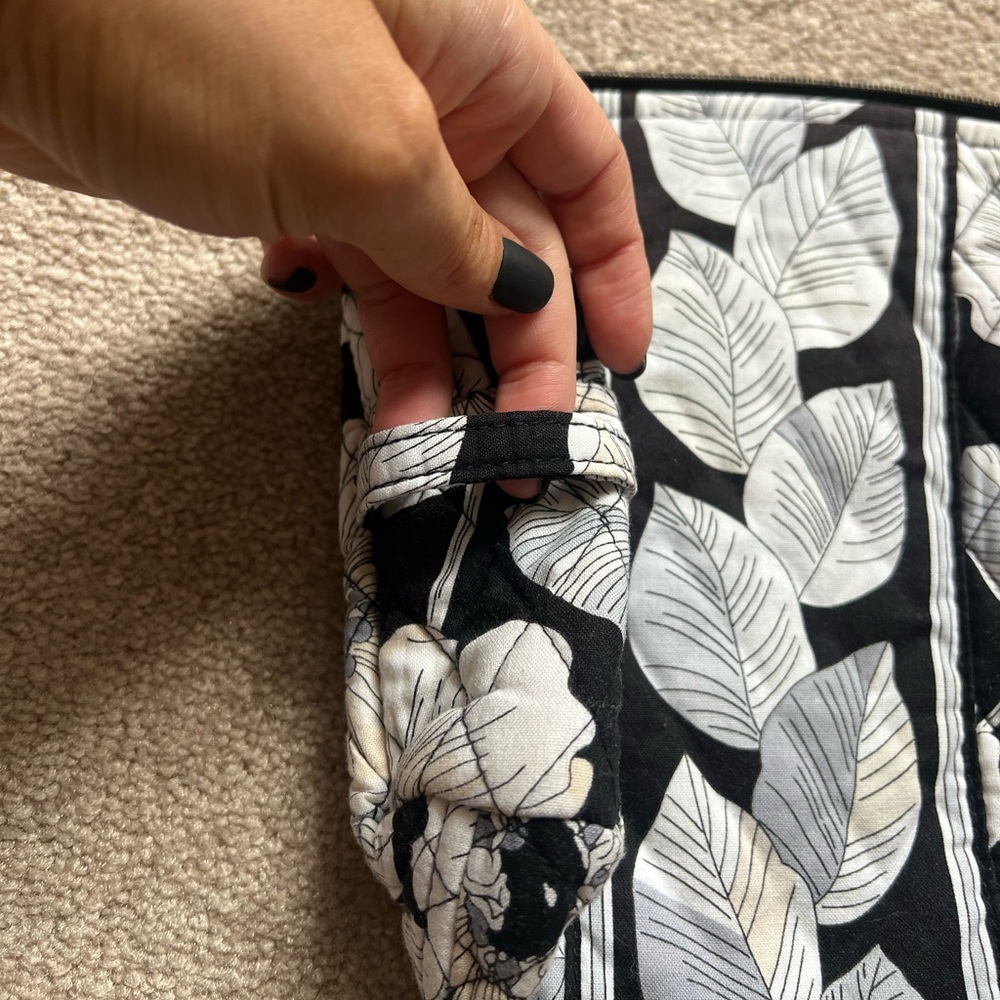vera bradley cosmetic bag | black & white floral pattern - Picture 3 of 6